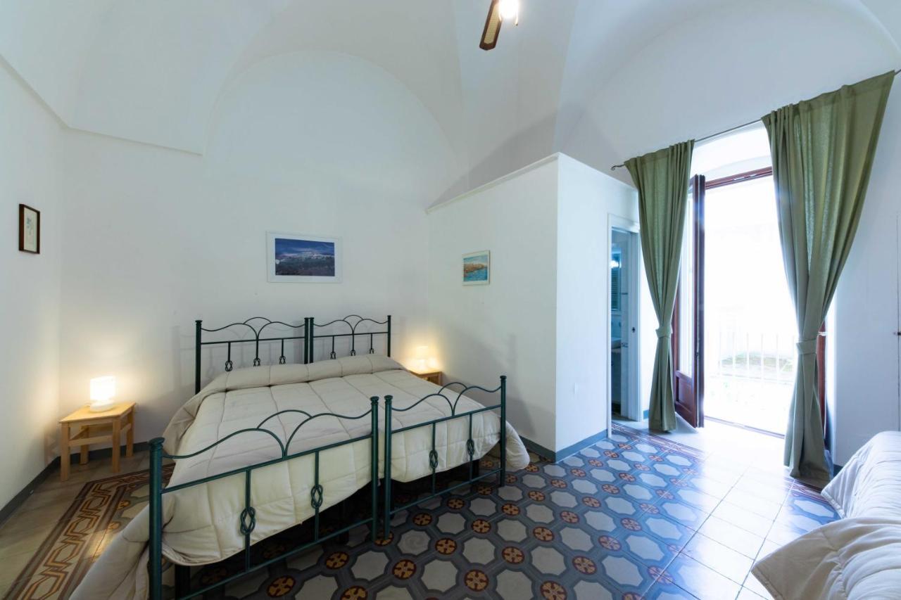 Casa Vacanza La Stradella Остуні Екстер'єр фото