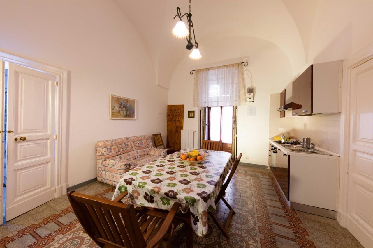 Casa Vacanza La Stradella Остуні Екстер'єр фото
