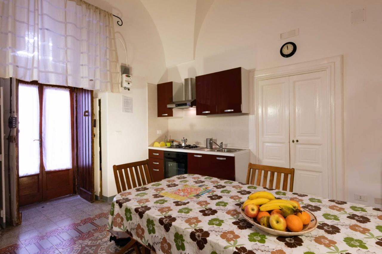 Casa Vacanza La Stradella Остуні Екстер'єр фото