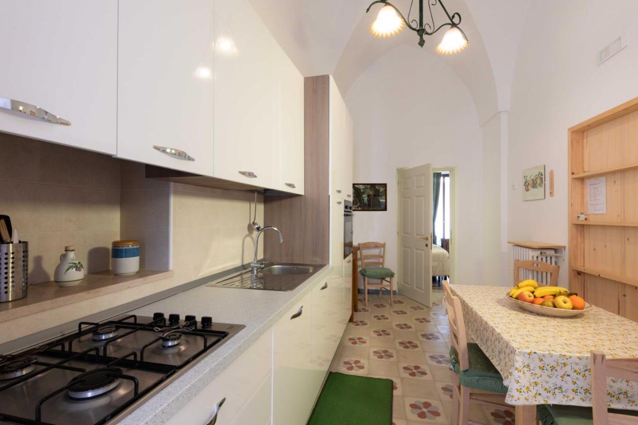 Casa Vacanza La Stradella Остуні Екстер'єр фото