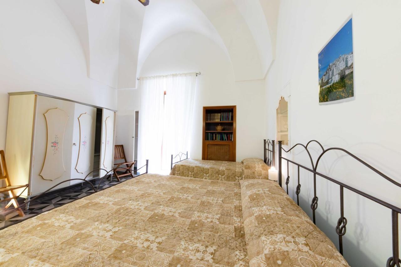 Casa Vacanza La Stradella Остуні Екстер'єр фото